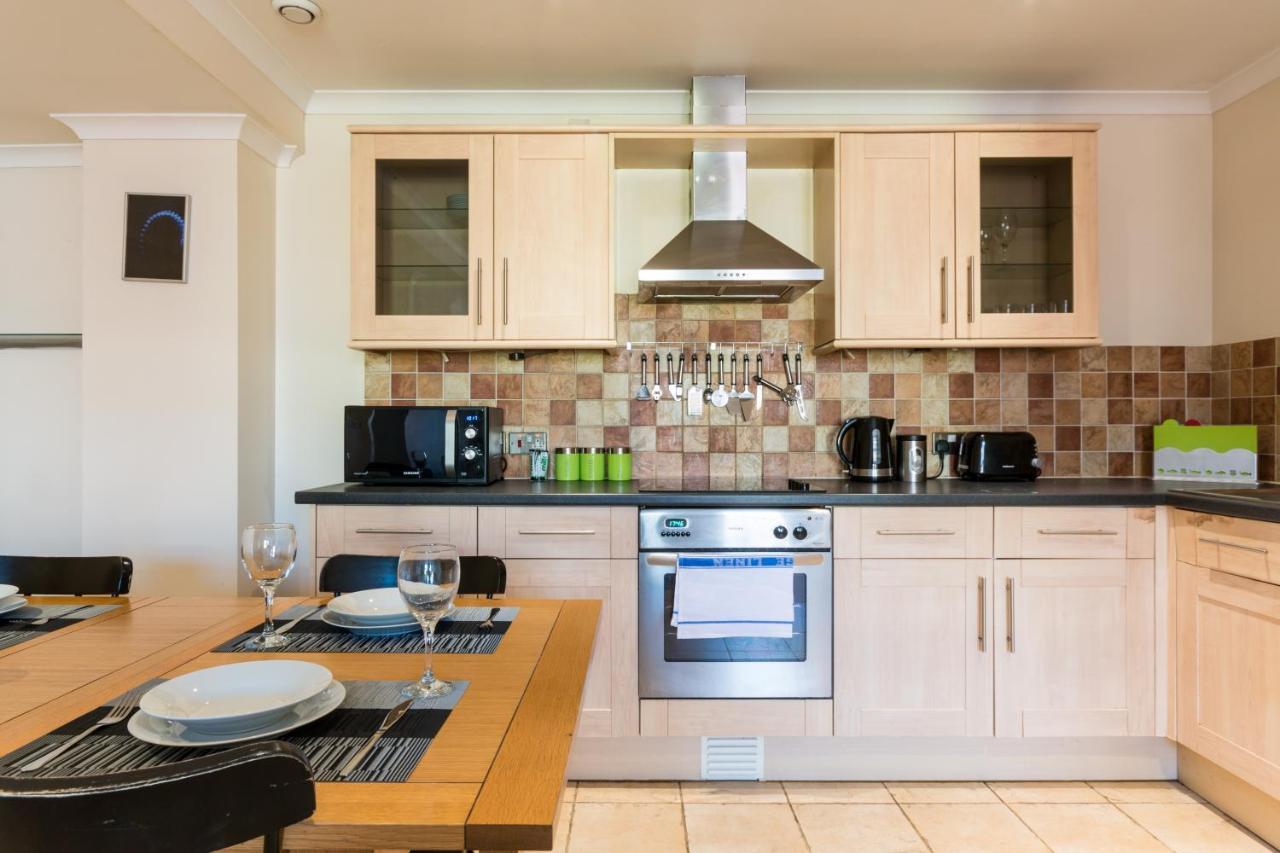 Old Town Central Apartments Swindon Extérieur photo