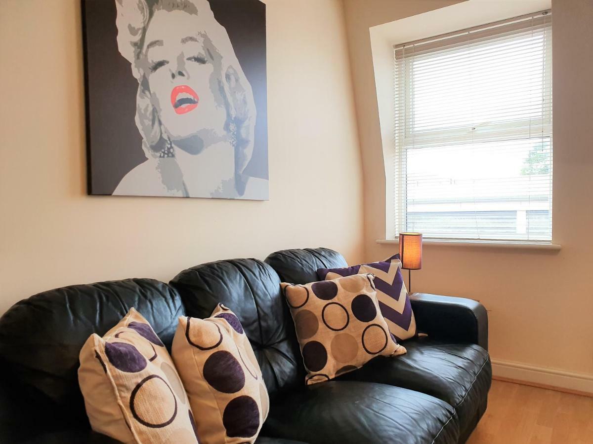 Old Town Central Apartments Swindon Extérieur photo